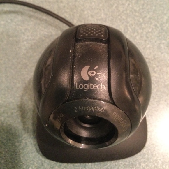 Logitech HD Web Camera (with Built-in Microphone) - Picture 3 of 9